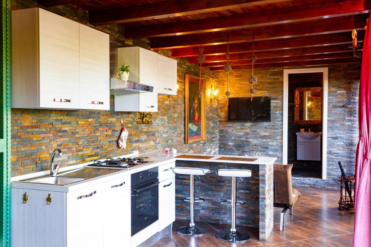 Vesuvio Garden E Spa, Host