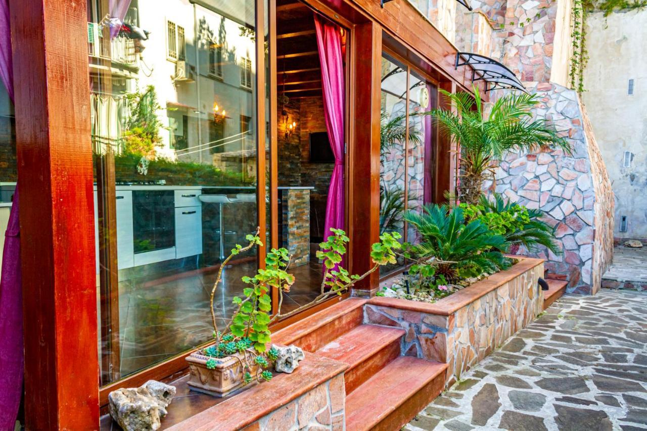 Appartement Vesuvio Garden E Spa, Host Napels