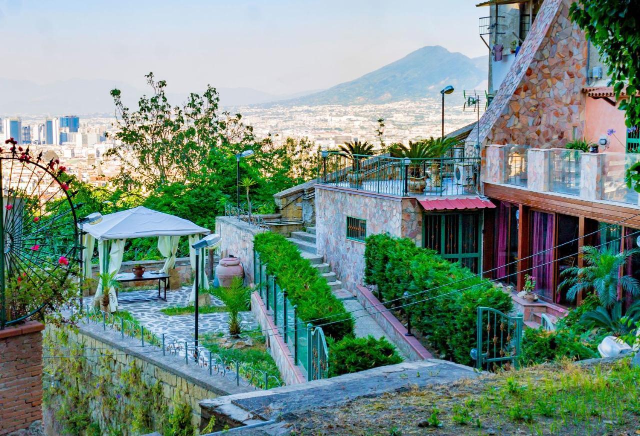 Vesuvio Garden E Spa, Host